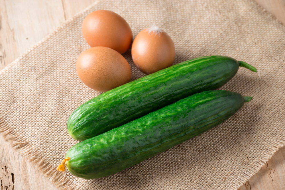 Albuș de ou și castravete