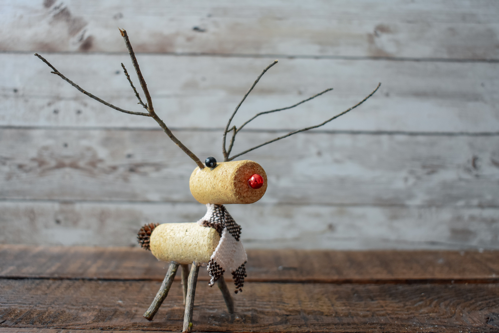 Un ren din dopuri de plută