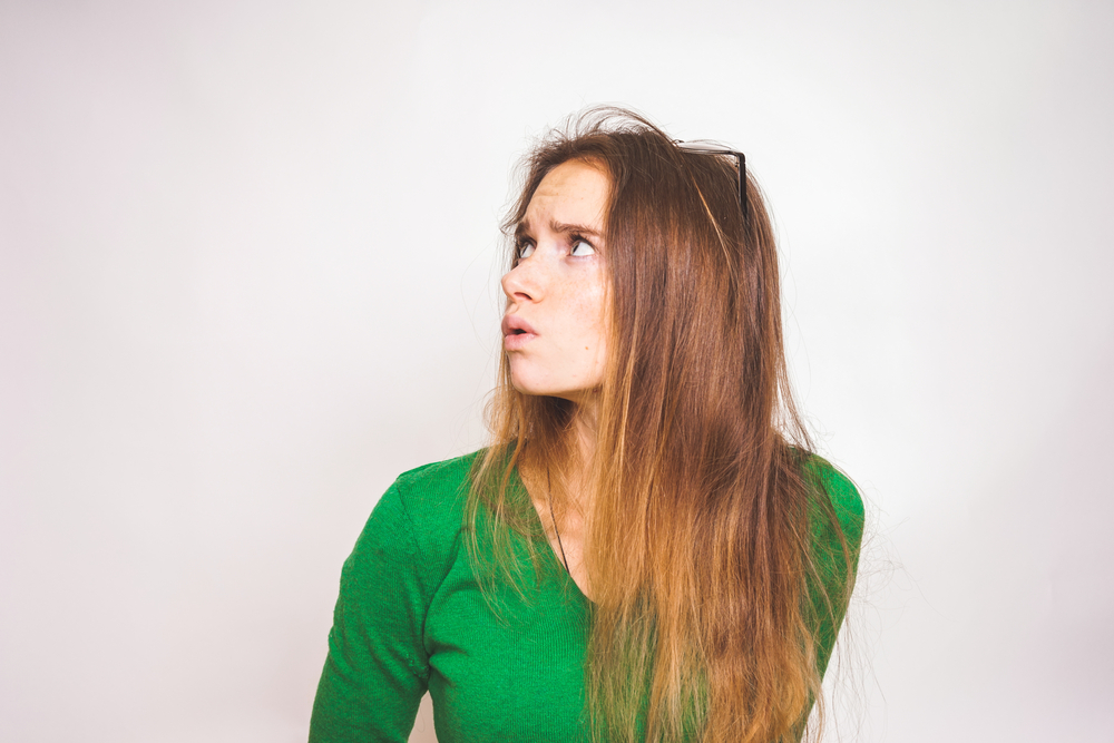 2. Privește constant în dreapta sus