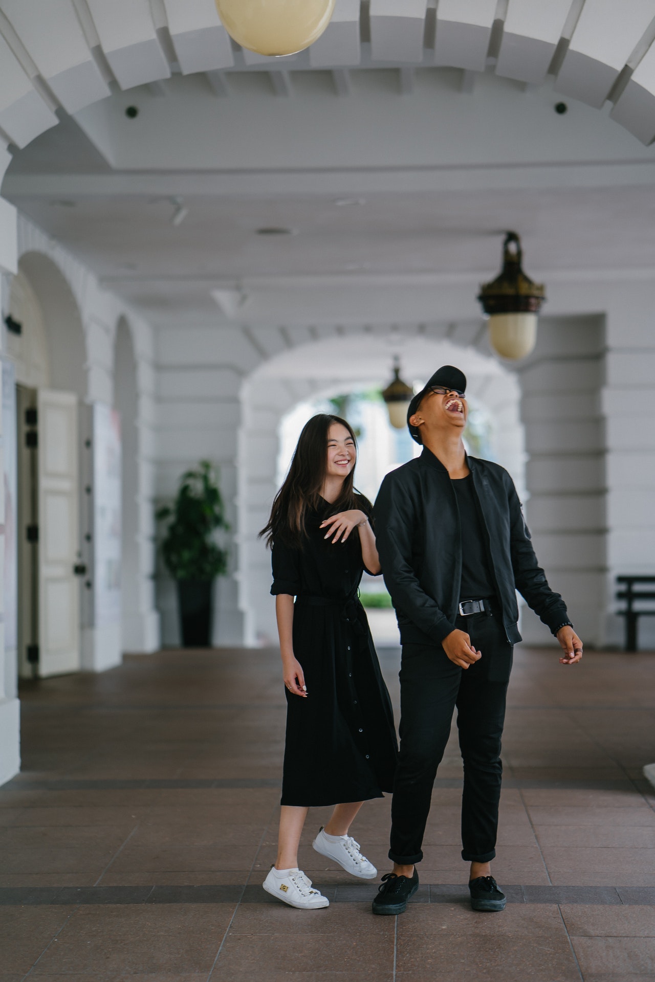 La tribunal, un bărbat este judecat pentru crimă.