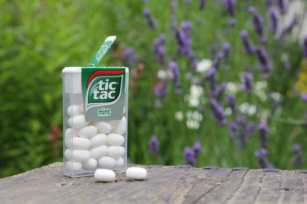 Utilizați recipientele goale Tic Tac pentru condimente
