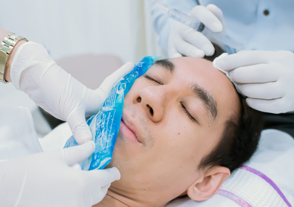 Compresă rece pentru a reduce umflarea și compresa caldă pentru ameliorarea durerii