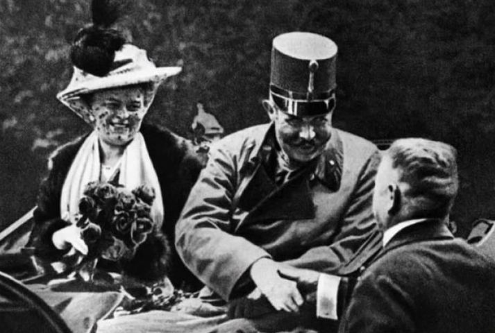 Arhiducele Franz Ferdinand al Austriei cu sotia sa in ziua in care au fost asasinati