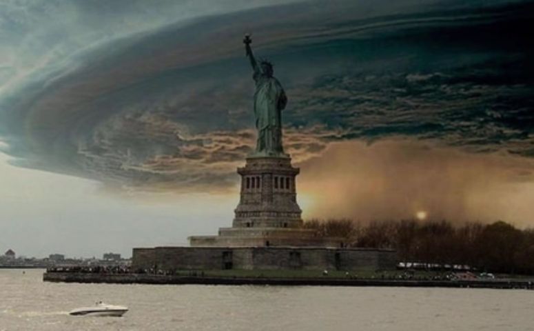 Uragan deasupra Statuii Libertatii