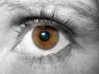 Persoanele cu ochi de culoare inchisa sunt mai susceptibile de a avea cataracta