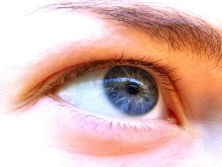 Melanomul este mai frecvent la persoanele cu ochi albastri