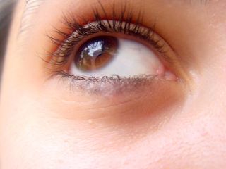 Femeile clipesc de mai multe ori decat barbatii