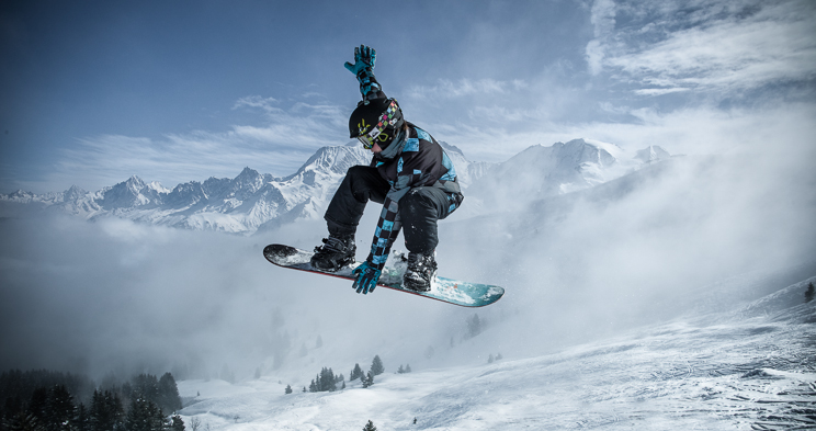 11. Sa te dai cu placa de snowboard