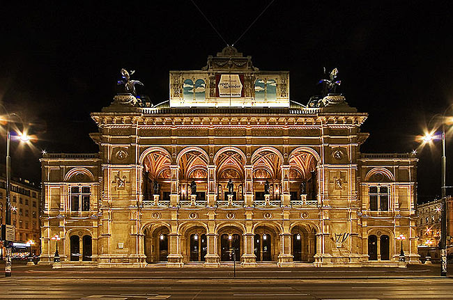 12. Sa asculti opera din Viena