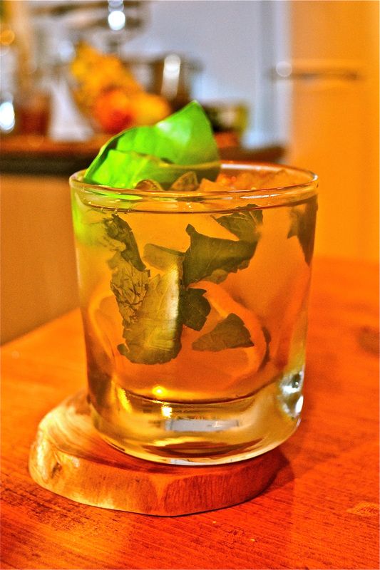 3. Vodka cu suc de portocale, castravete si menta