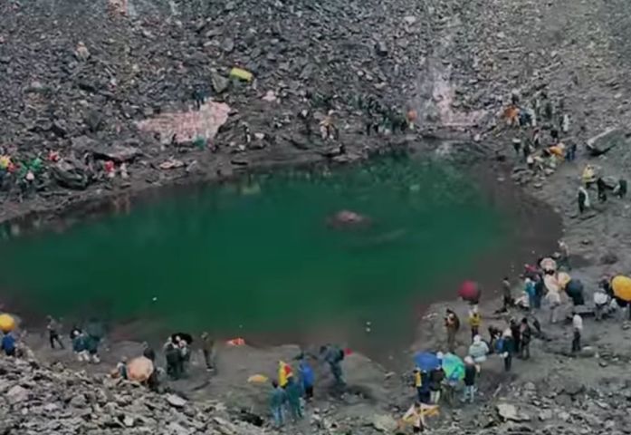 Misteriosul lac al scheletelor din Roopkund, India