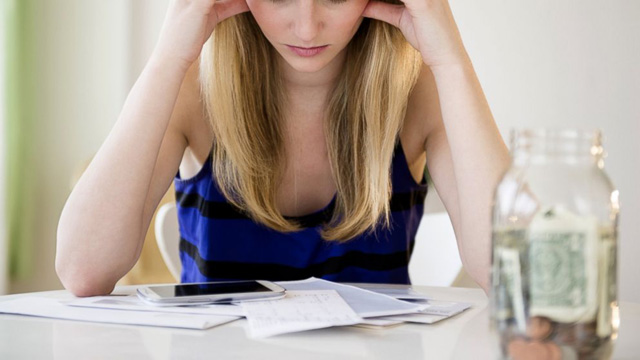 Exista o singura cale spre fericire si aceea este renuntarea la orice fel de grija provocata de lucrurile care nu depind sub nicio forma de noi. (Epictetus)