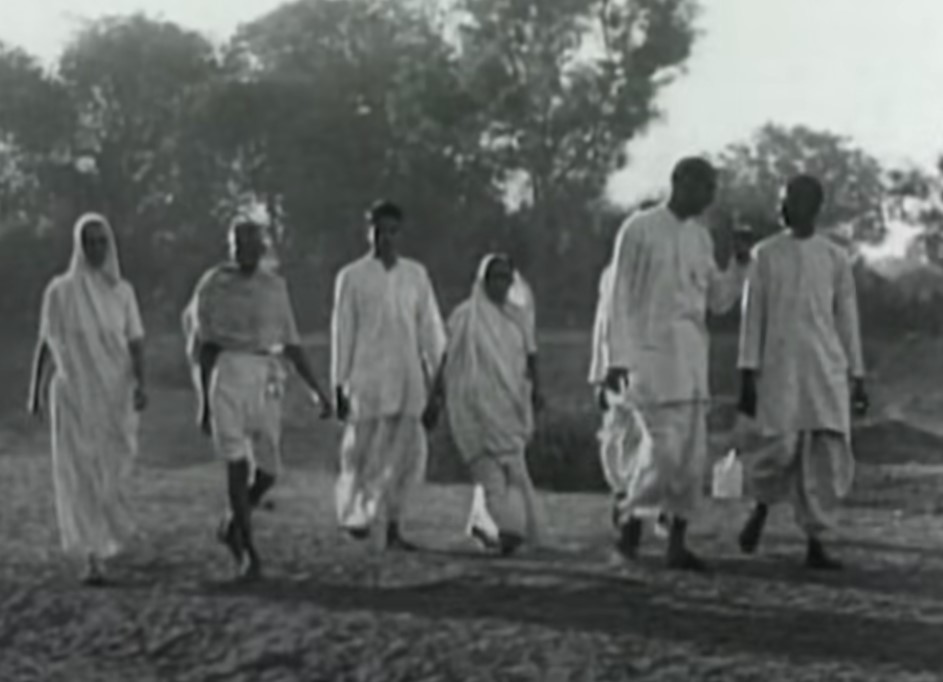 Fericirea apare atunci cand se instituie o armonie intre ceea ce gandesti, ceea ce spui si ceea ce faci. (Mahatma Gandhi)