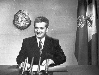Ceausescu se intoarce la birou dupa Pasti