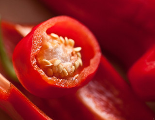 Nu se consuma vin rosu sau mancare avand aceeasi culoare