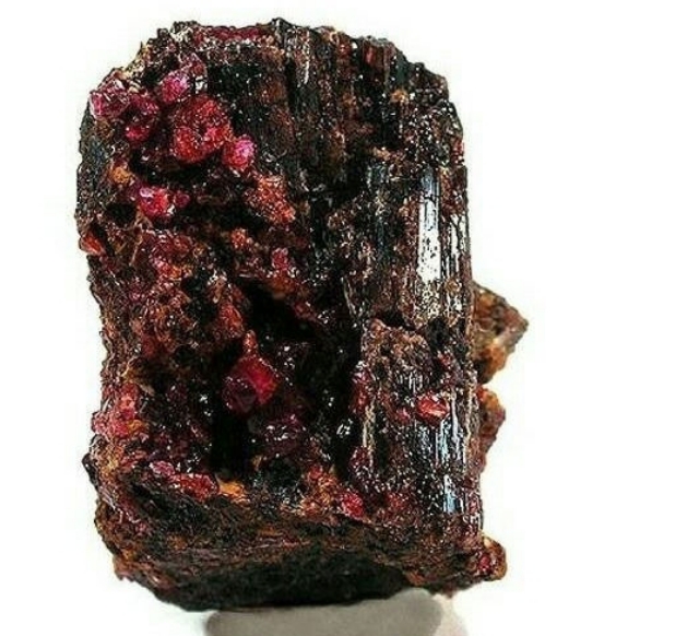 6. Painita - 9000 dolari/gram