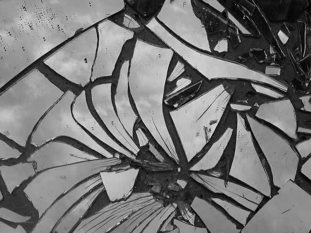 4. 7 ani de ghinion per oglinda sparta