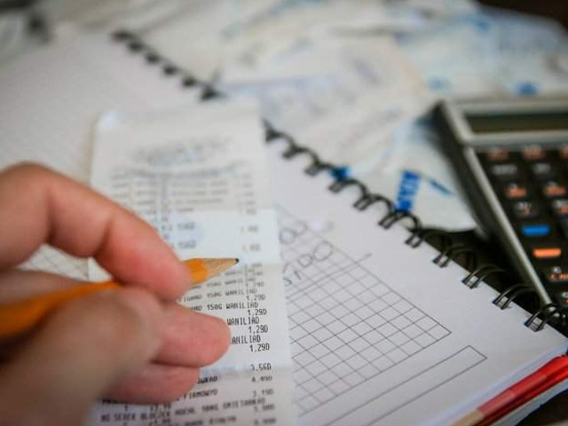 Fa o lista de cheltuieli lunare