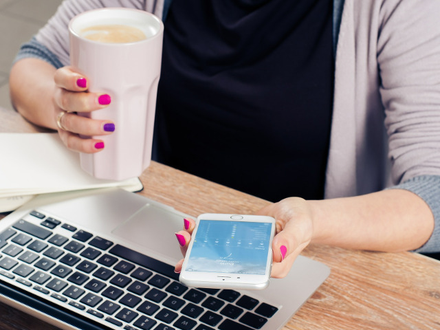 Fa cafea acasa dimineata