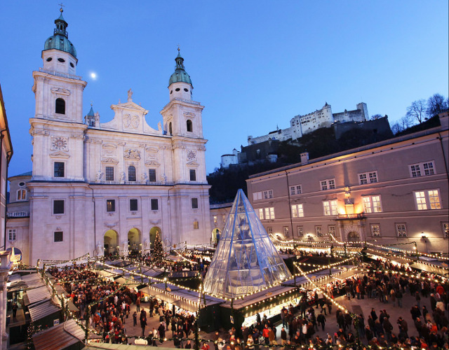 Piata Catedralei si a Palatului Rezidential din Salzburg, Austria