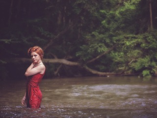 Barbatii sunt mai atrasi de femeile care poarta rosu