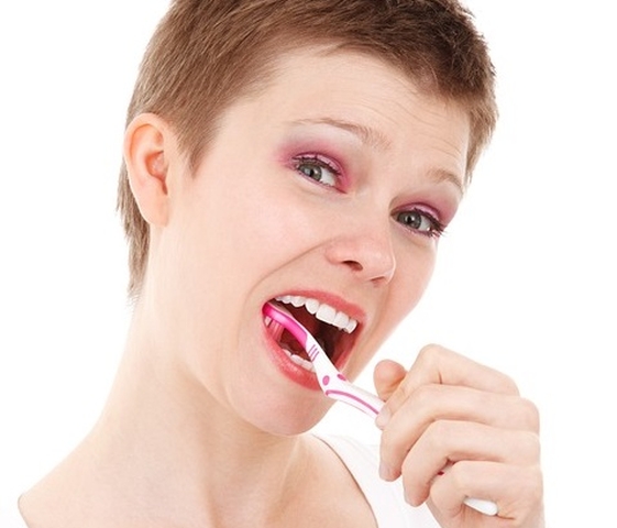 Te speli pe dinti imediat ce ai terminat de mancat aceste fructe