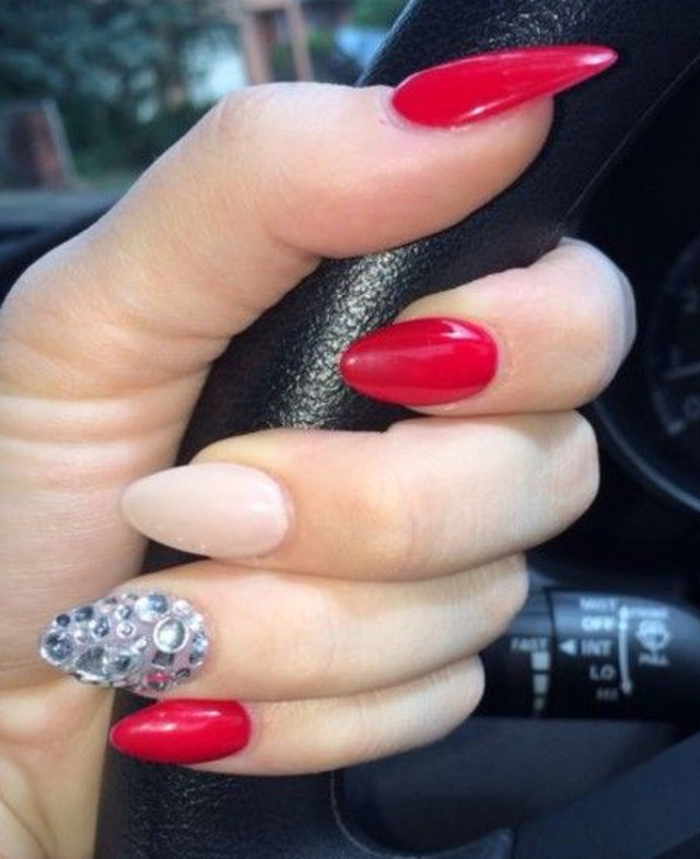 Un model pe care il puteti purta nu doar de sarbatori, ci pe tot parcursul anului