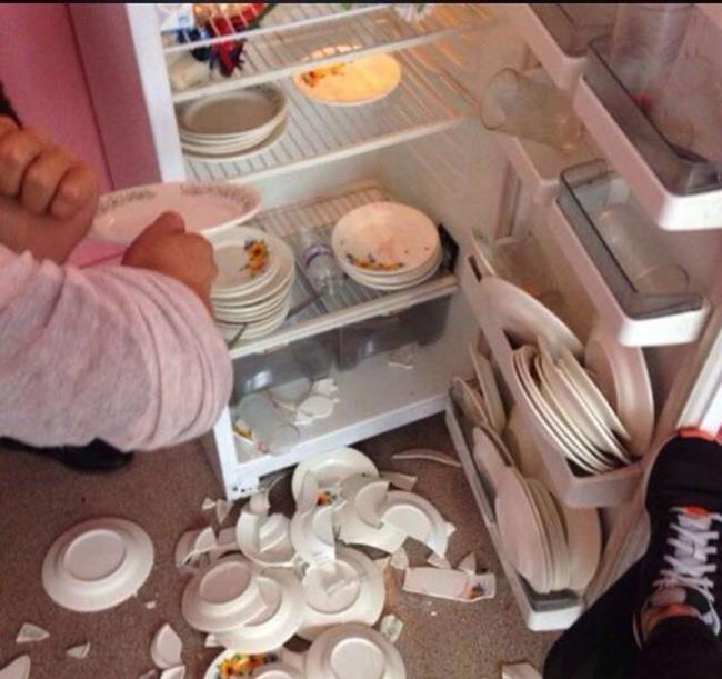 8. Farfuriile goale se tin in frigider? Nu stiam.