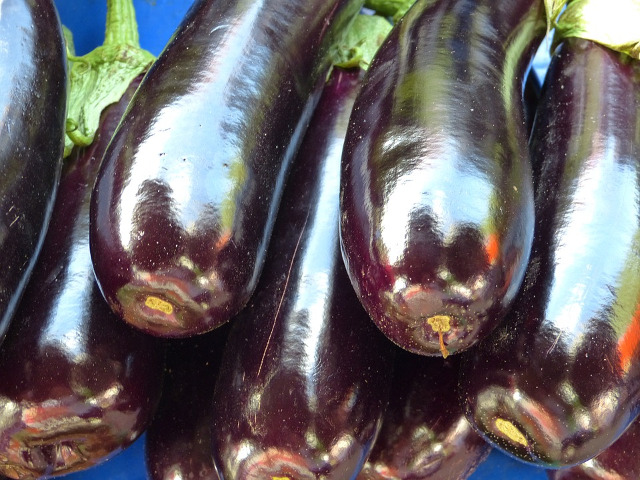 Legumele de culoare albastru/ violet