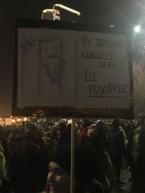 "In democratie, coruptii stau la puscarie"