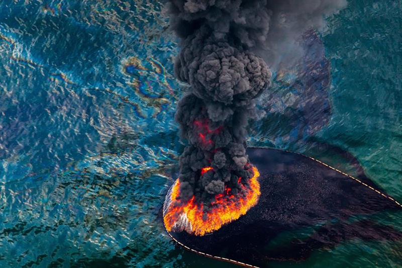 3. Incendiu pe o platforma petroliera din Mexic