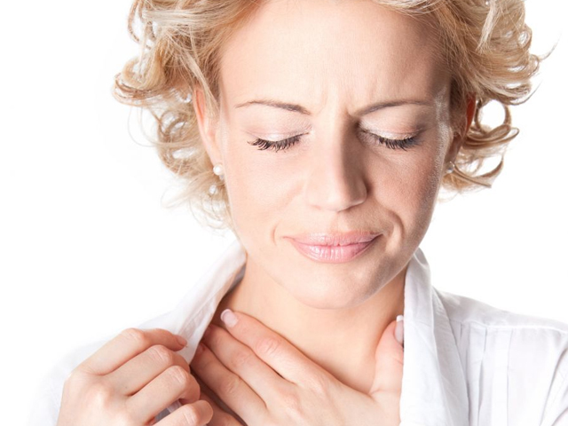 Stare de somnolenta, epuizare, dureri si inflamatie la nivelul gatului la trezirea din somn