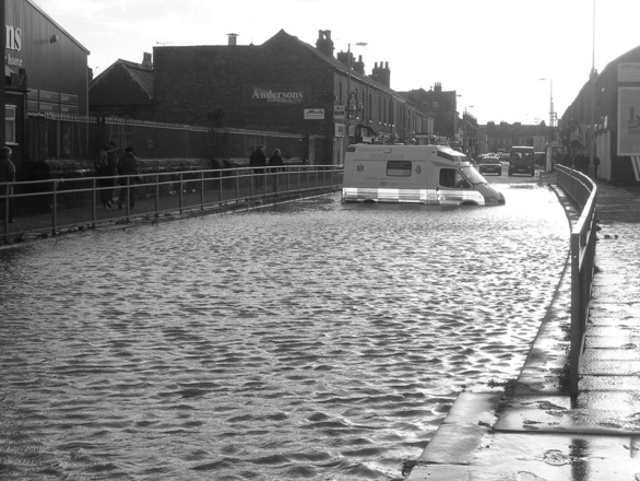 Ambulanta incercand sa ajunga la pacienti, Carlisle