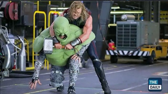 Lupta din Hulk si Thor, din filmul "The Avengers"