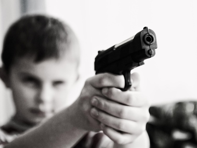 Mediul abuziv poate afecta inocenta copilului