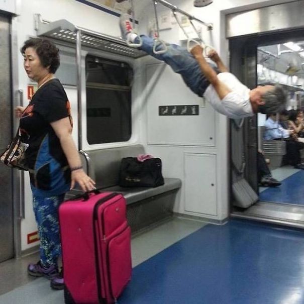 10+ imagini... ciudate facute calatorilor din metrou