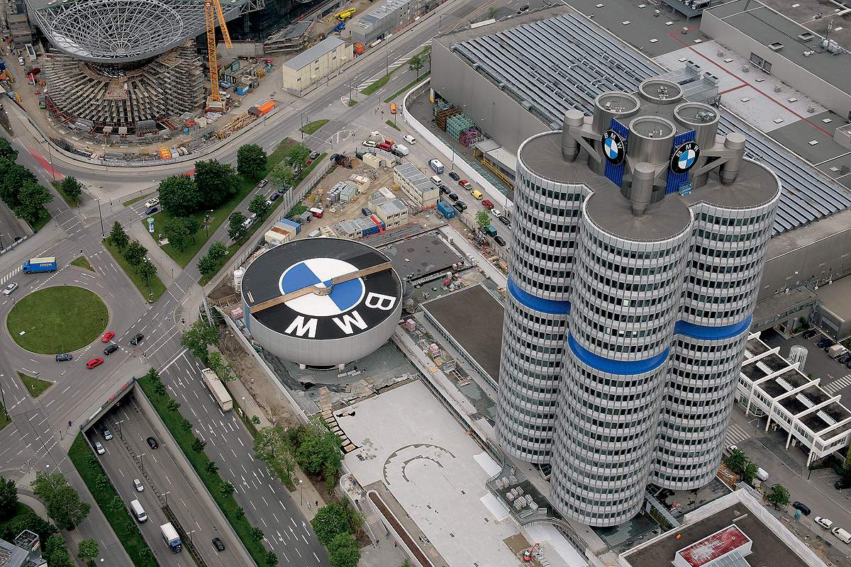 7. Sediul BMW este construit sub forma unui motor BMW in 4 cilindri