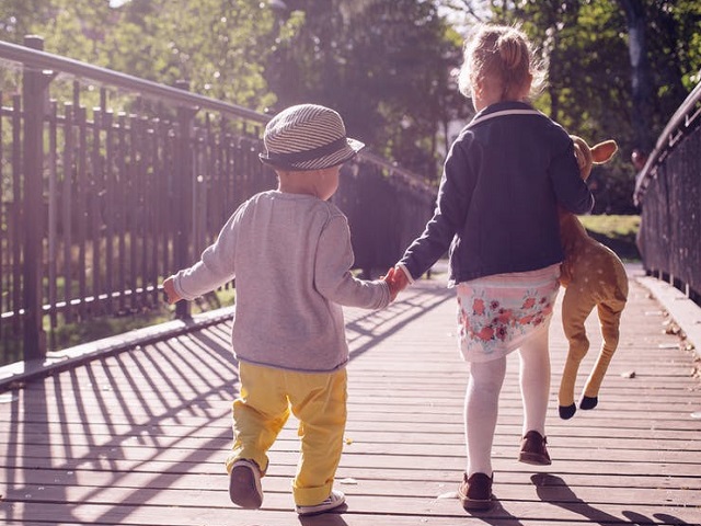 Top 10 fotografii care infatiseaza dragostea dintre frati