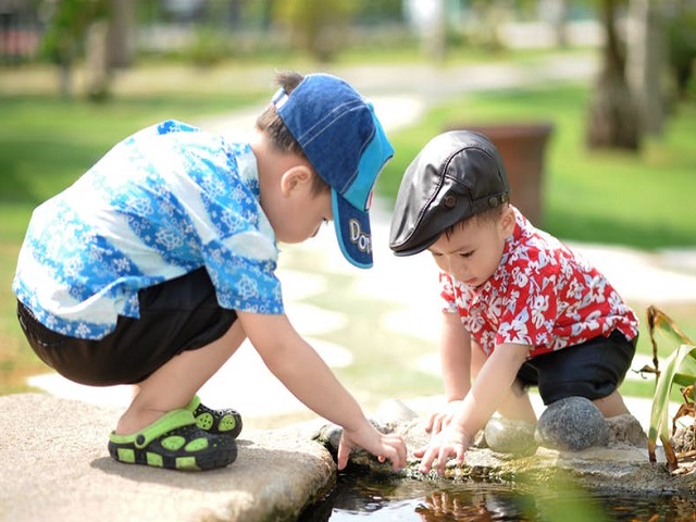 Top 10 fotografii care infatiseaza dragostea dintre frati