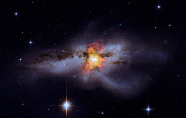 Imagini univers: doua gauri negre supermasive