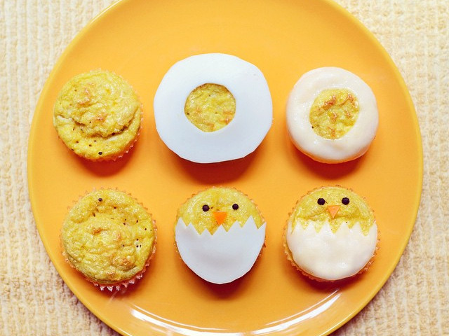 Pui din ou, branza si ardei gras