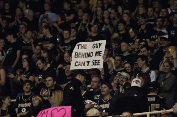 "Persoana din spatele meu nu poate sa vada"