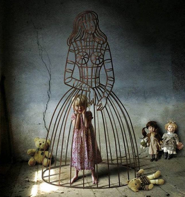 Te transformi in ceea ce vrea societatea sa fii