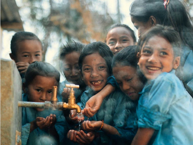 Peste 4.500 de copii mor in fiecare an din cauza apei nepotabile