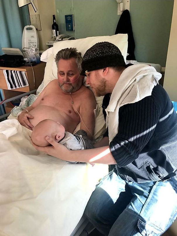 Prima intalnire a unui barbat bolnav in stadiu terminal cu nepotica lui. Dupa 24 de ore de la aceasta imagine, bunicul fetei a incetat din viata