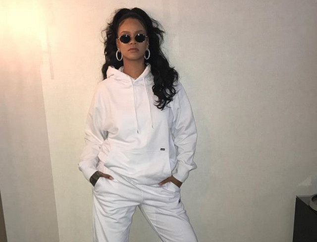 Rihanna in prezent + alte look-uri