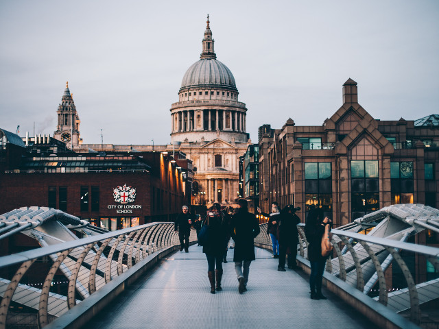 Sarbatoare legala: 25 decembrie – Prima zi de Craciun, 26 decembrie  –  A doua zi de Craciun