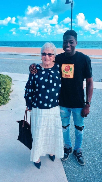 Un tanar de 22 de ani din New York a mers in Florida sa viziteze o batrana de 81 de ani, pe care a cunoscut-o pe internet