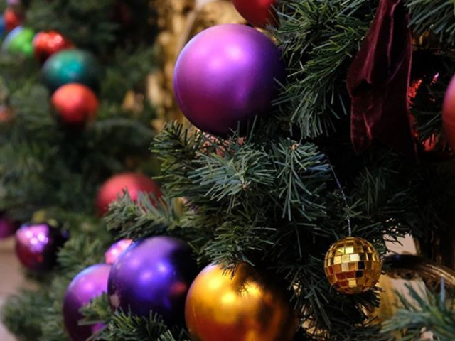 Mananca curcan la masa de Craciun