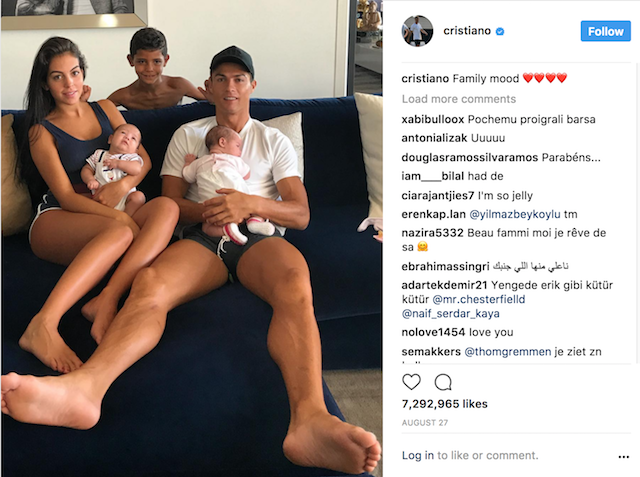 Ronaldo si familia sa - 7 milioane de like-uri